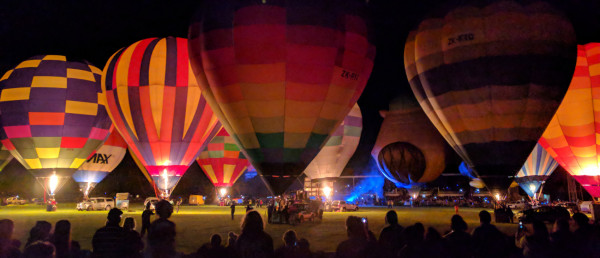 A group of hot air balloons