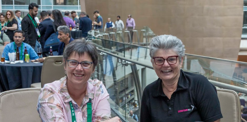 Photo at the ICANN 77 final networking of InternetNZ President, Joy Liddicoat (left) and InternetNZ CE, Vivien Maidaborn (right) 